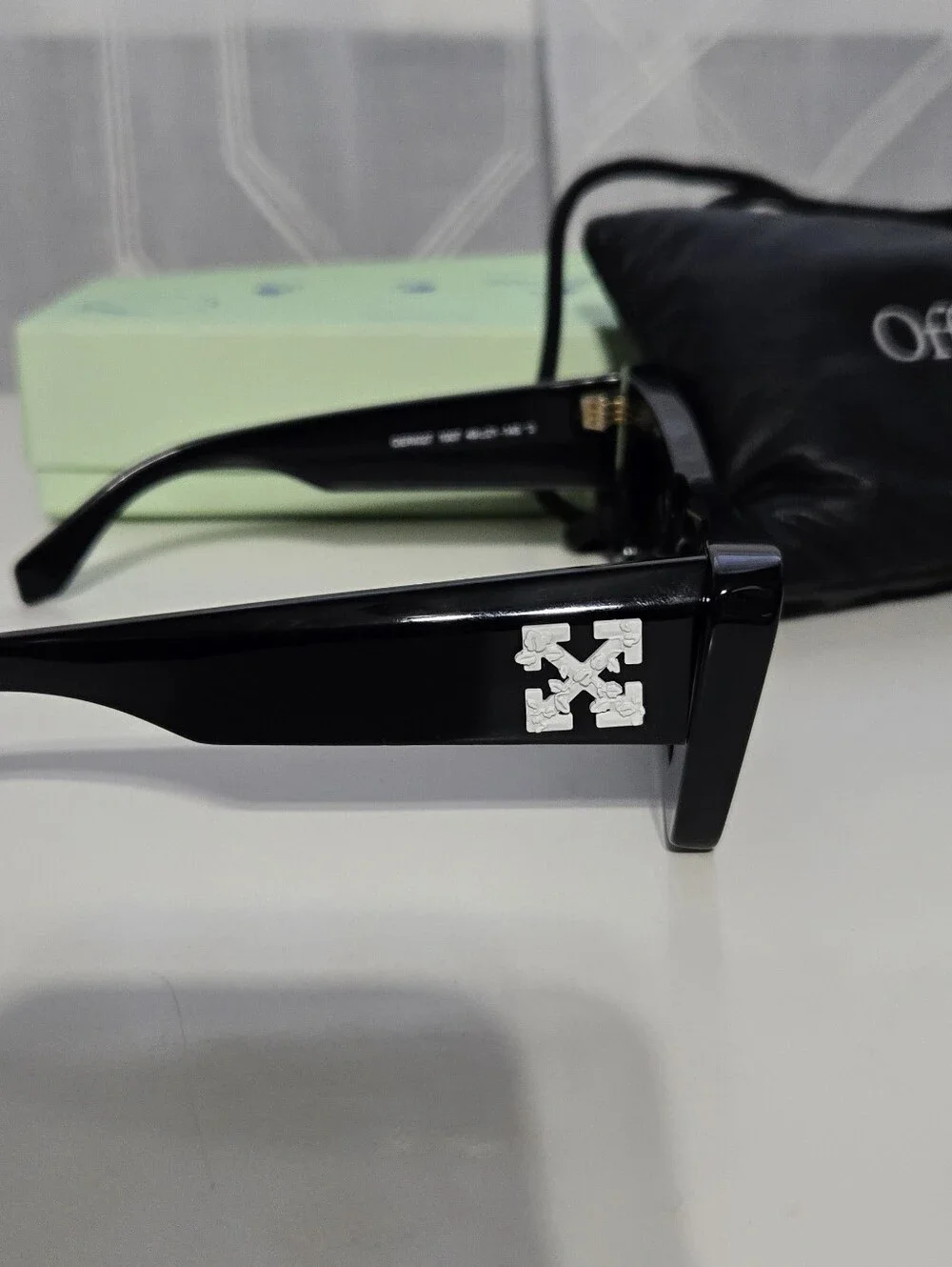 Off-White Black Rectangular Cat-Eye Sunglasses
